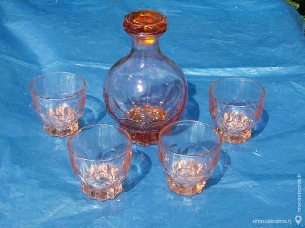 CARAFE VERRE ROSE + 4 VERRES ASSORTIS Meubles
