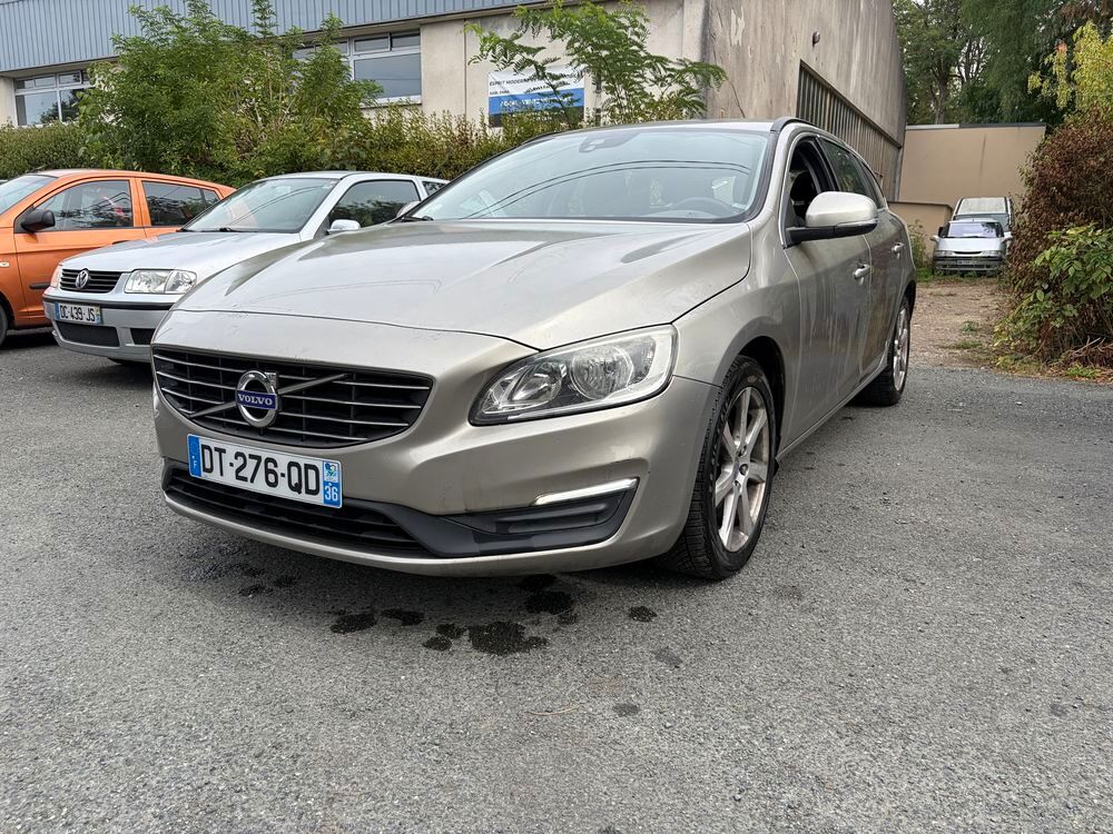 V60 D3 150 ch Stop&Start Momentum Business 2015 occasion 36000 Ch&acirc;teauroux
