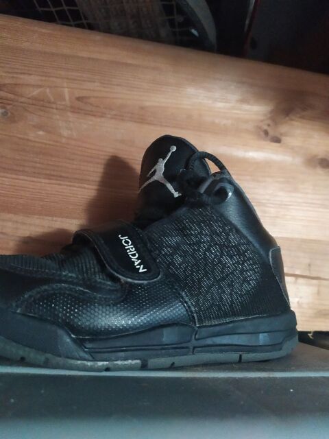 BASKETS JORDAN NOIRES ACHETEE 120 EUROS VENDUES 20 Bondy (93)