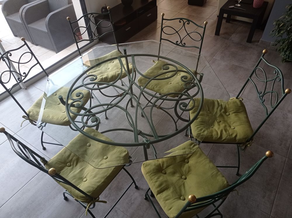 Salle &agrave; manger fer forg&eacute; vert Meubles