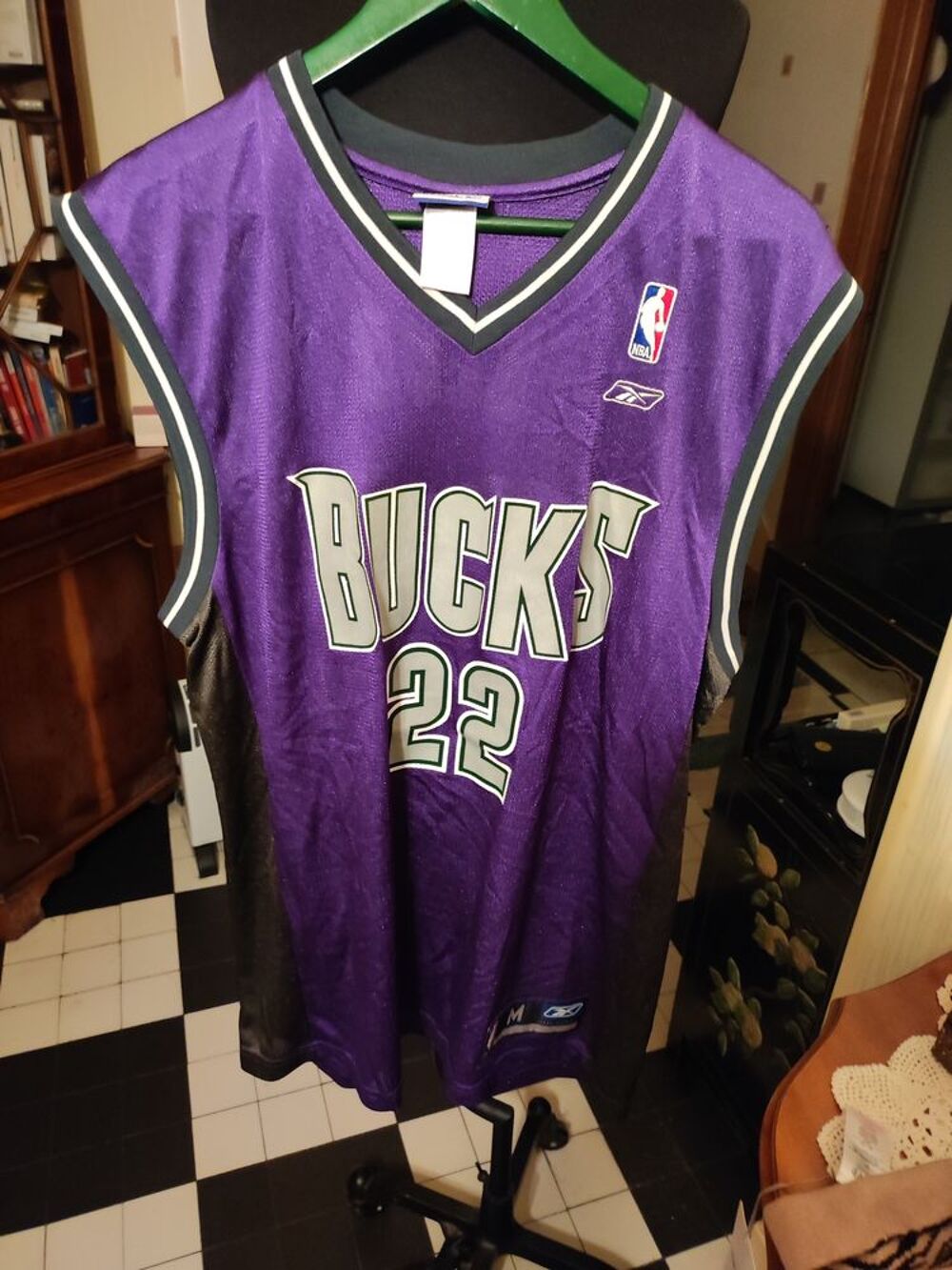 Tee-shirt sans manches violet Reebok Bucks 22. Rare . Vêtements