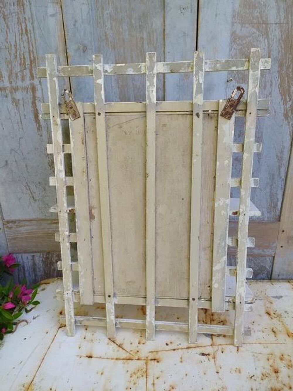 Armoire Murale Vitr&eacute;e Style Art Nouveau 
Meubles