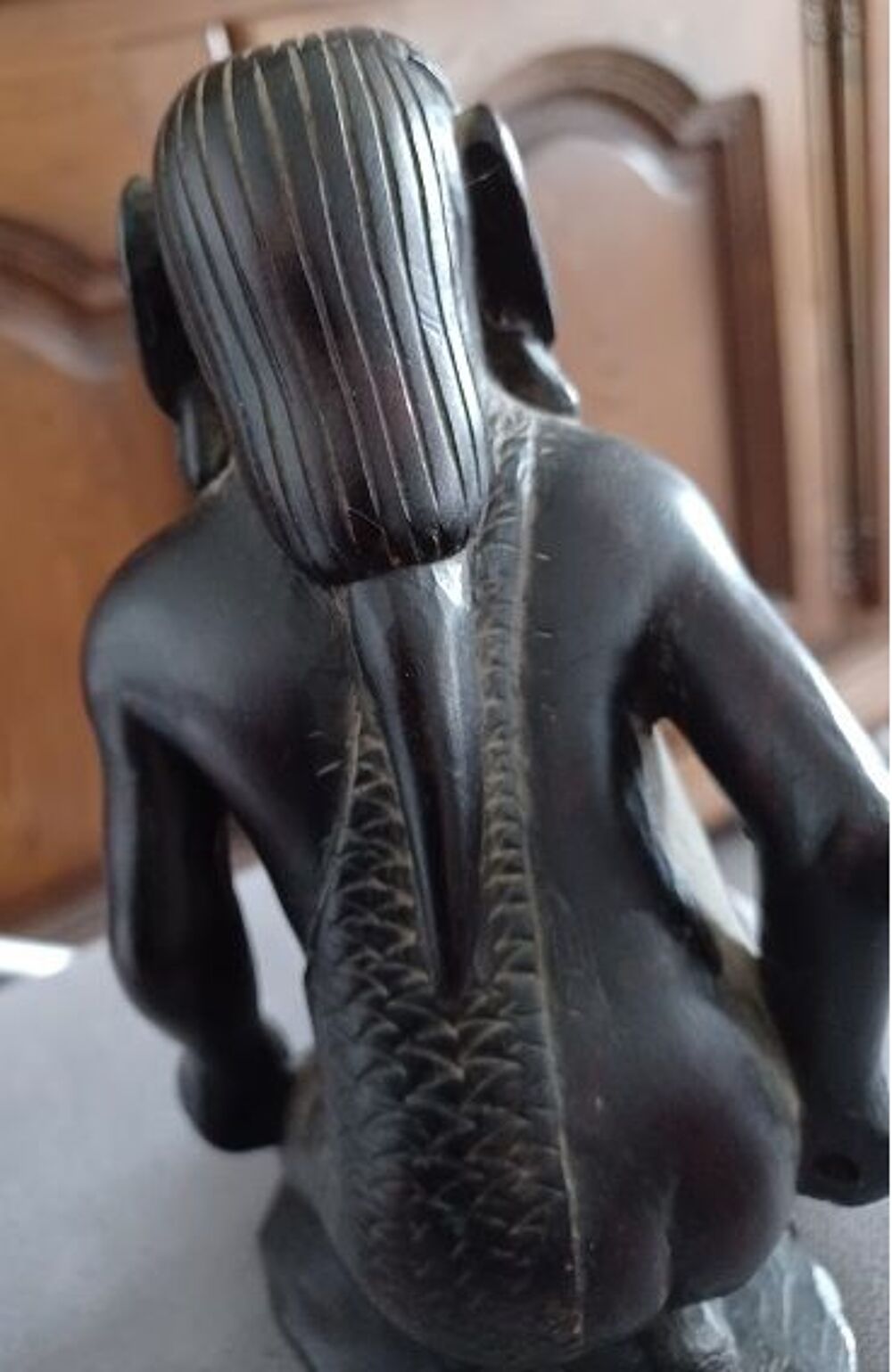 Figurine africaine, guerrier Massa&iuml;, en bois dur sculpt&eacute; 