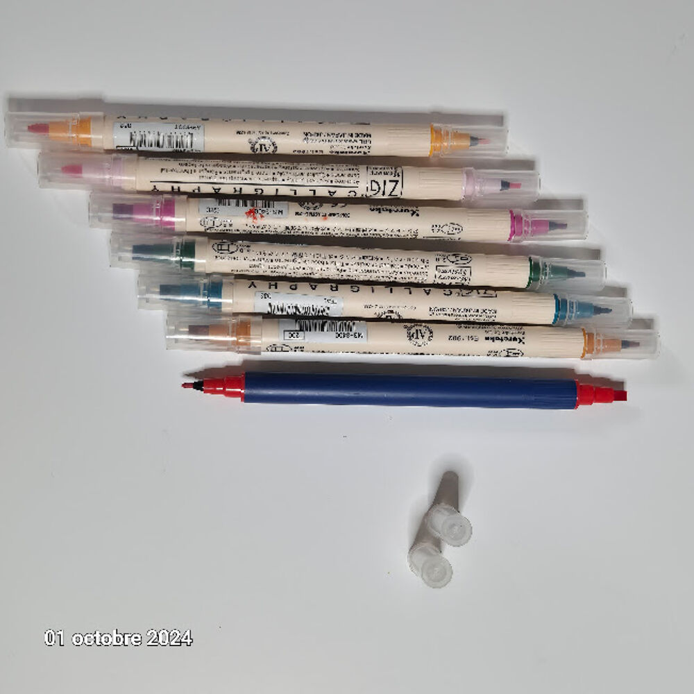 Lot de 7 feutres biseaut&eacute;s pour la calligraphie et 2 pointes Décoration