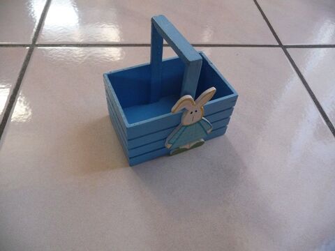 Petit panier bois bleu avec lapin - Neuf 4 Celles-sur-Belle (79)