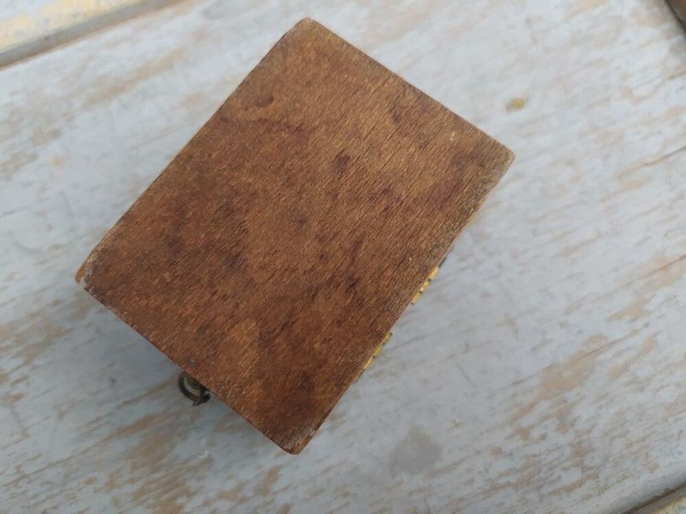 Ancienne Boite &agrave; Timbres Malle Bois Fontainebleau 