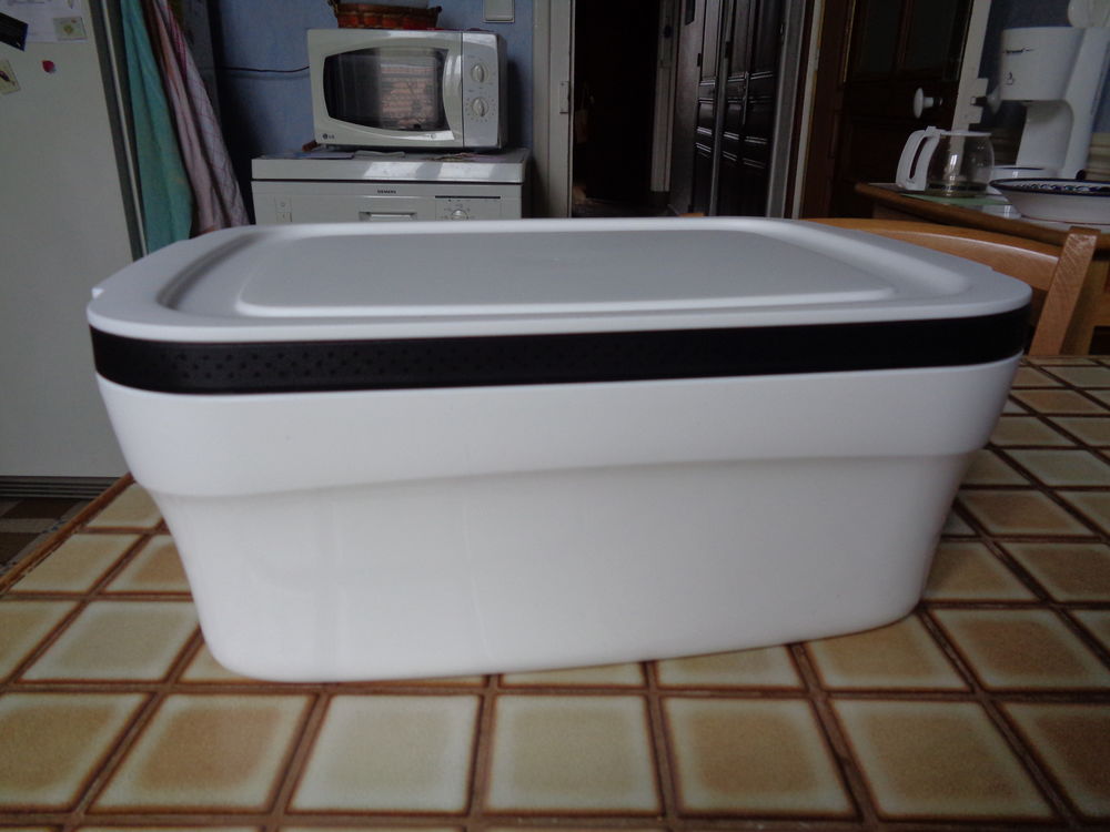 Bo&icirc;te &agrave; pains Tupperware neuve Cuisine
