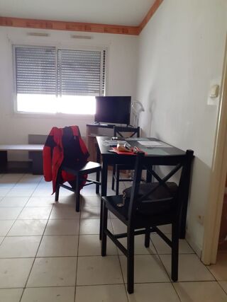  Appartement à louer 2 pièces 33 m²