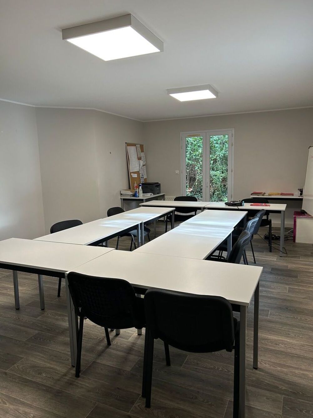 Location Autre Bureaux en idéalement situés sur le bas de Thiers. Thiers