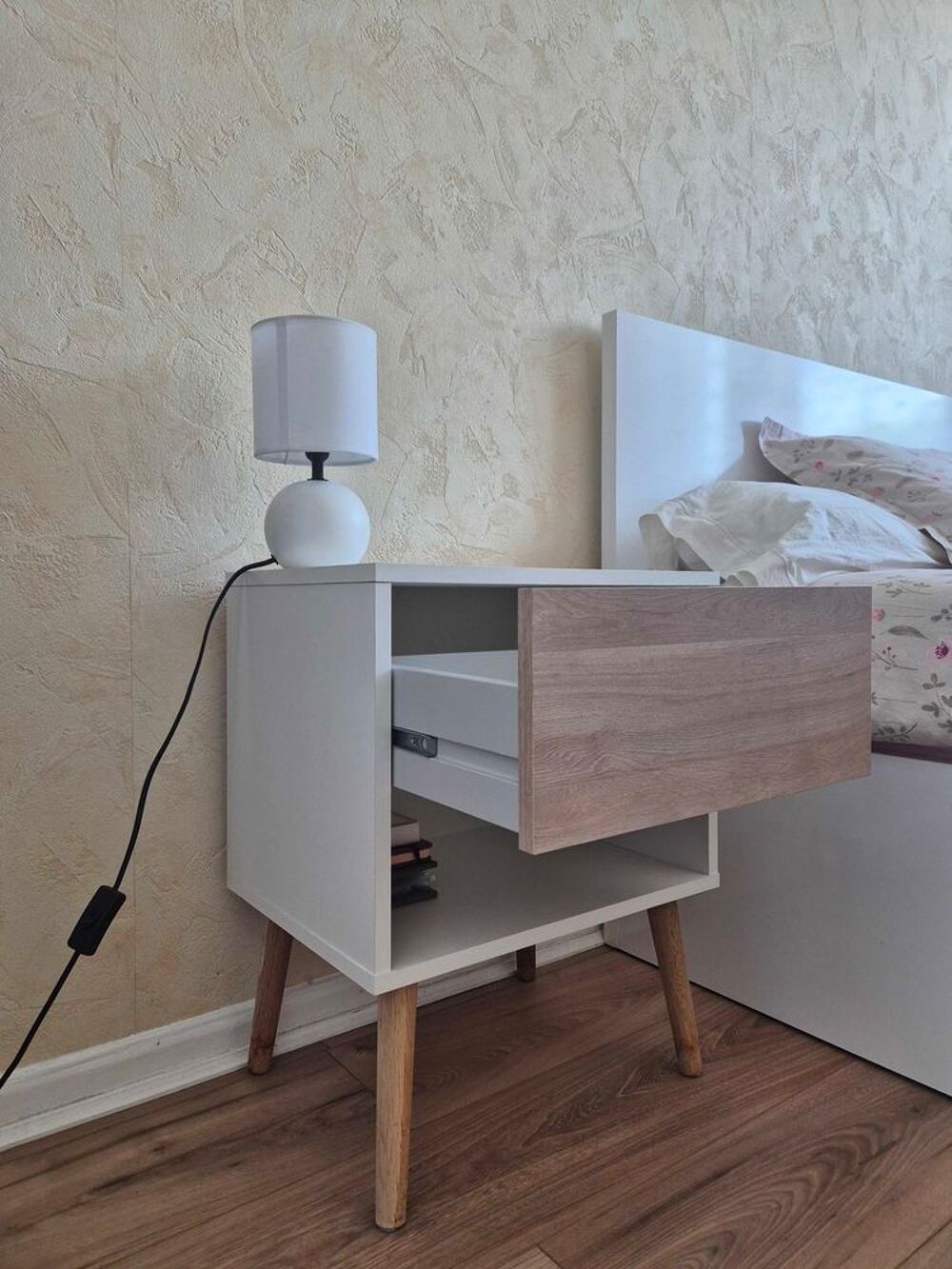 &agrave; € Saisir ! Table de Chevet Moderne, Parfaite pour Toute D&eacute;co Meubles
