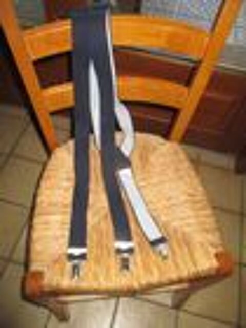 Une paire de bretelles neuves bleue marine 8 M�rignies (59)