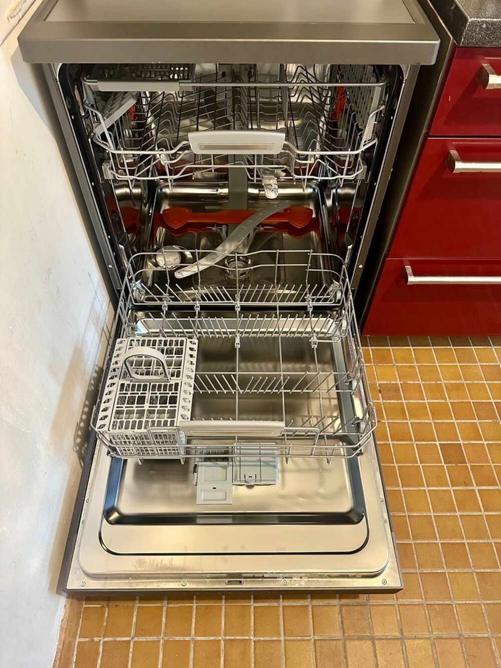 Lave vaisselle Hotpoint (- 1 an) Electroménager