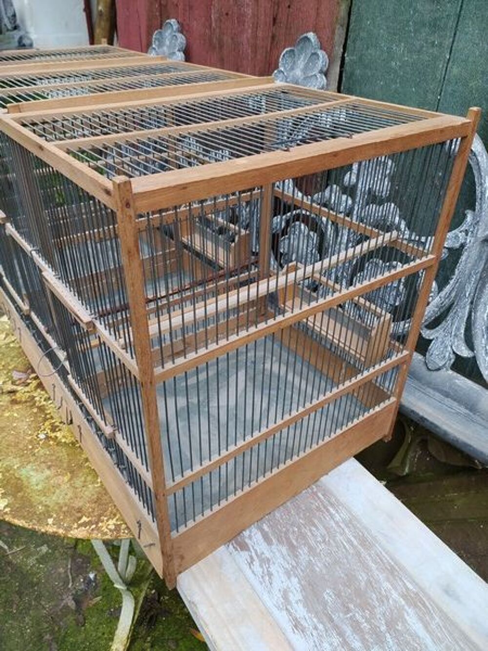 Ancienne Grande Cage &agrave; Oiseaux Bois M&eacute;tal 83cm
Décoration