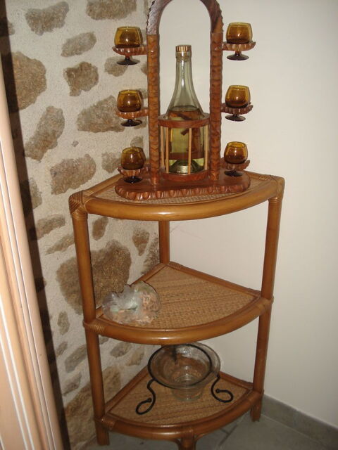 Etag�re d'angle bambou et rotin 35 Lassay-les-Ch�teaux (53)
