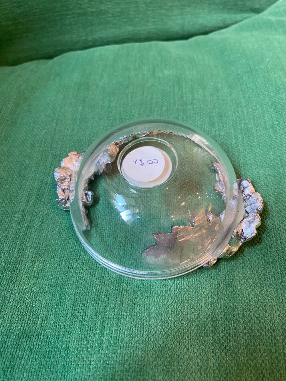 Petit pot en verre avec roses 