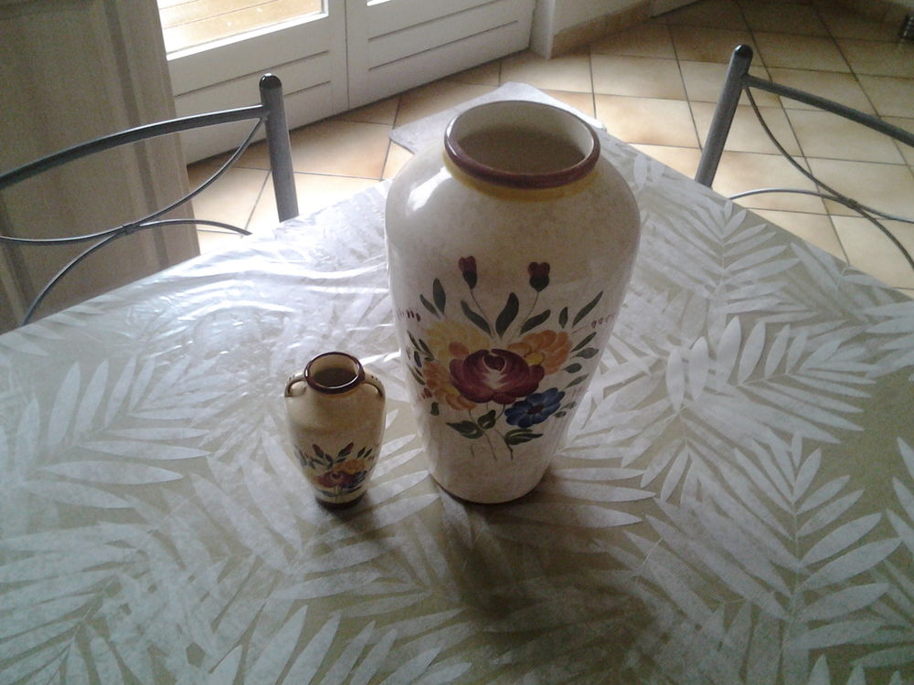 Lot de 2 vases anciens motif fleurs Décoration