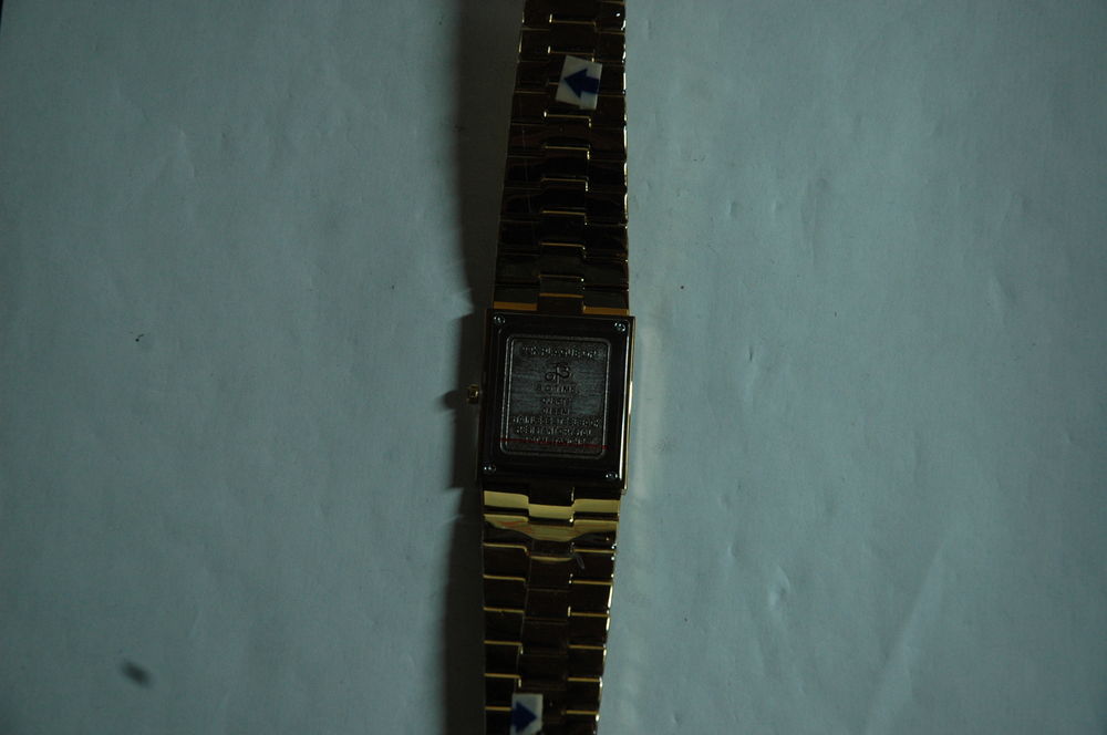 montre neuve jamais portee plaque or 22 karats Bijoux et montres