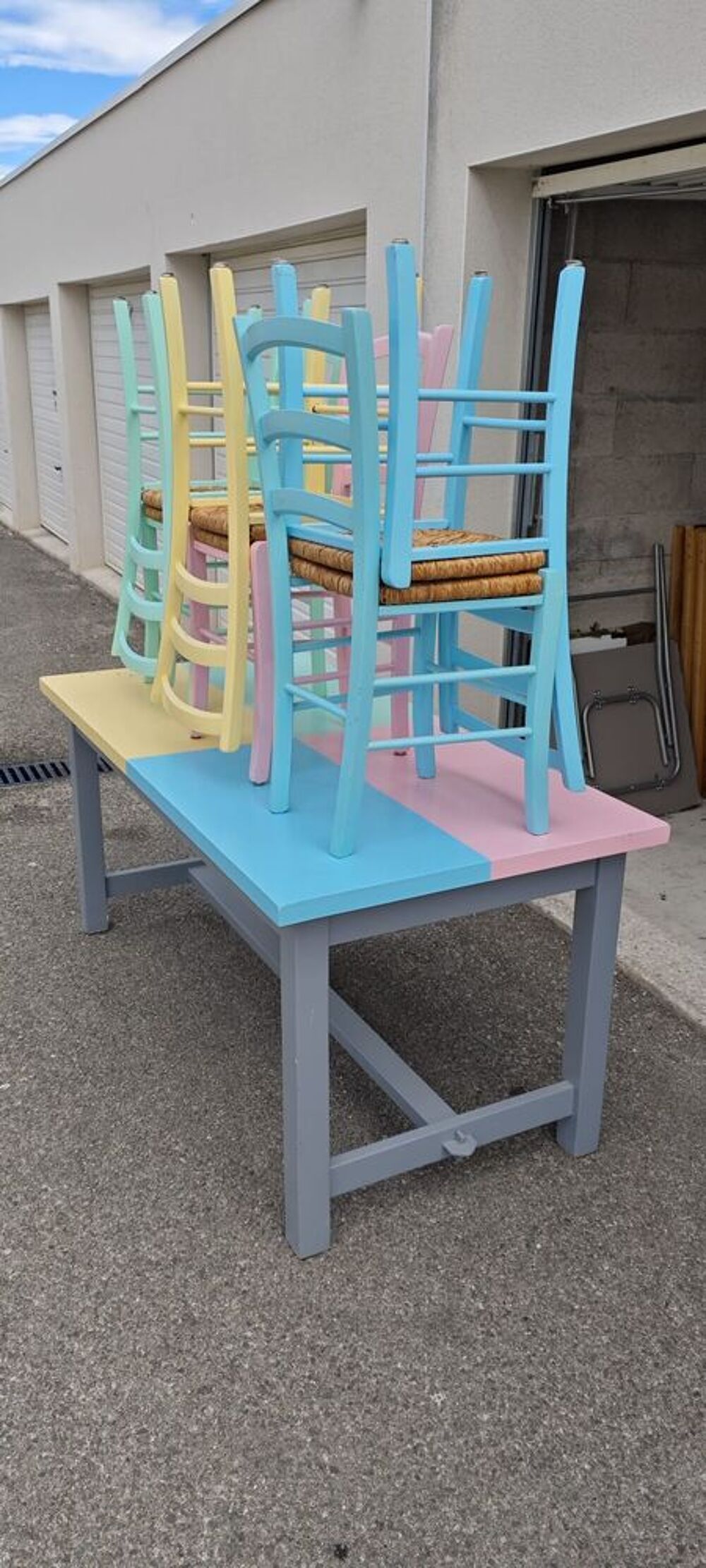 Table de ferme, bois massif, relook&eacute;e, pop, pastel, vintage. Meubles