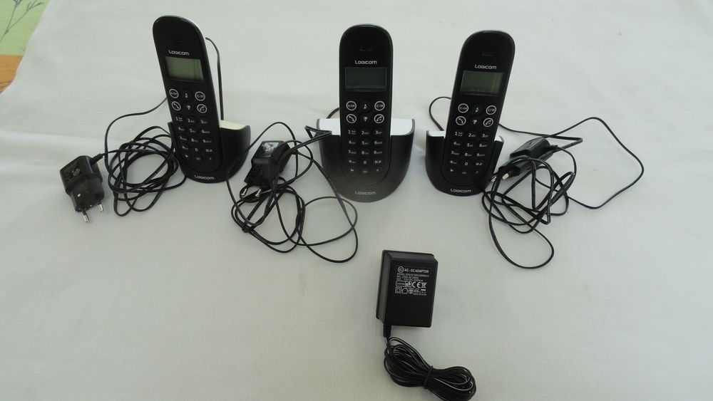 T&eacute;l&eacute;phone + chargeur GEZ ADAPTOR Téléphones et tablettes