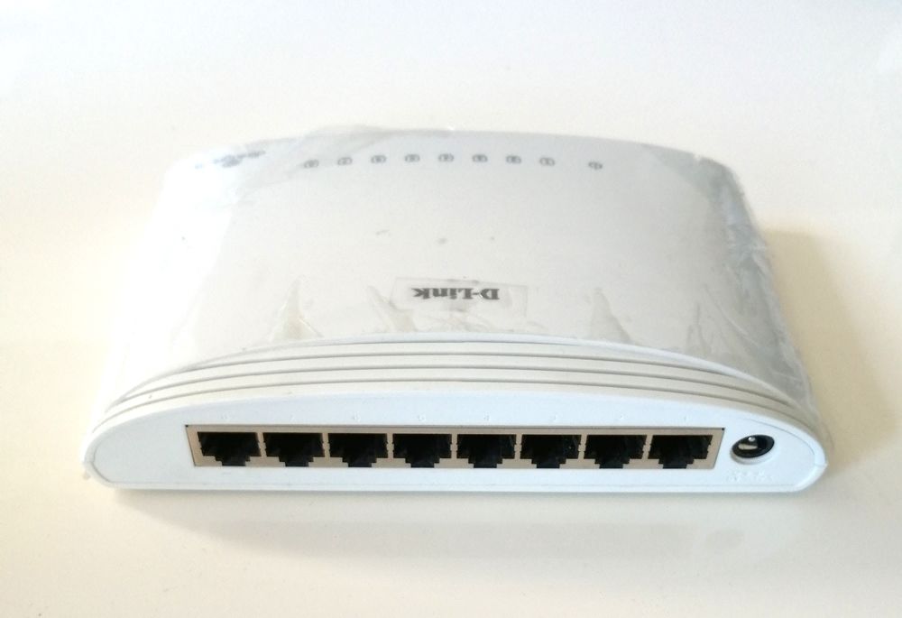 Switch Ethernet D-Link DGS-1008D 8 ports neuf Matériel informatique