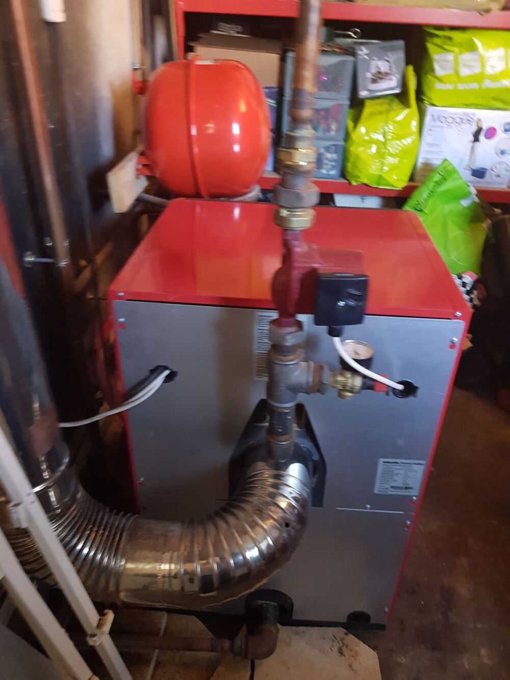 Chaudi&egrave;re au fuel 
Parfait &eacute;tat de marche
Bricolage