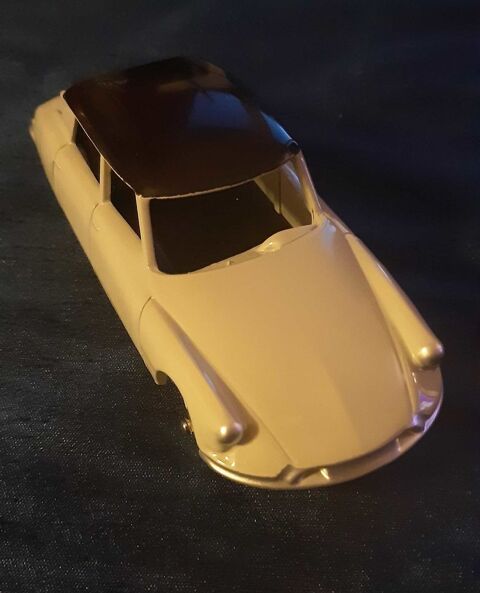 DS-19 Dinky Toys ATLAS. 30 Vend�me (41)