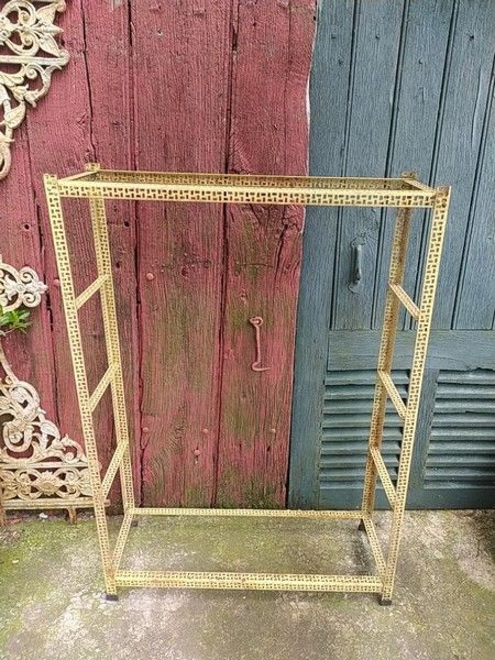 &Eacute;tag&egrave;re M&eacute;tal Perfor&eacute; Vintage Design Style Mat&eacute;got 
Meubles