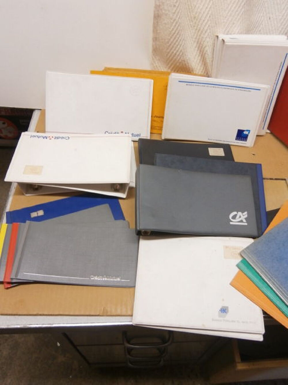 Fournitures scolaires, de bureaux, classeurs divers formats Bricolage