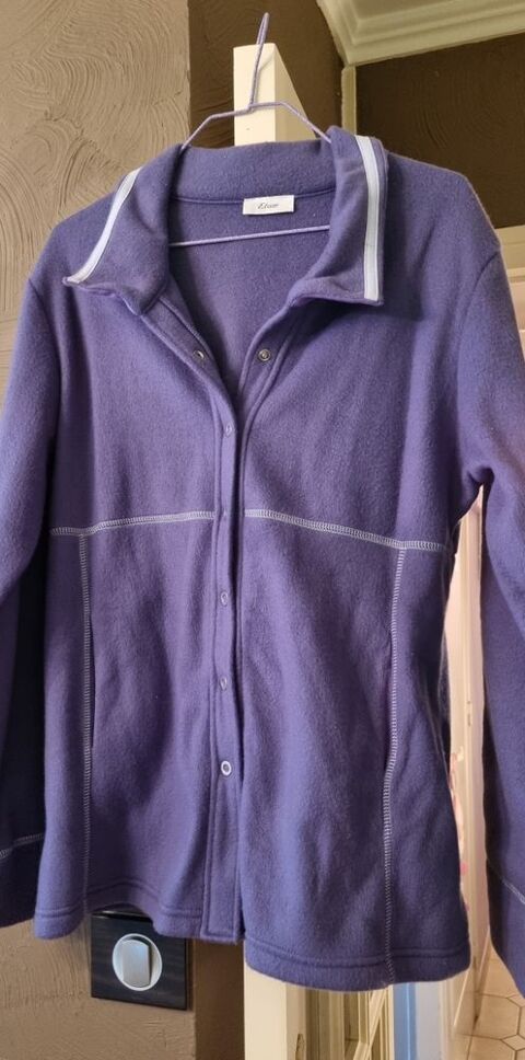 Tr�s joli haut de tenue Etam T44 10 Oullins (69)