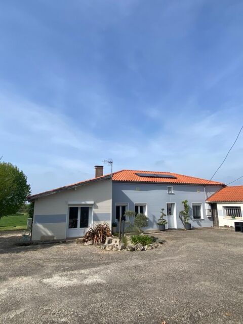   Propri�t� sur 8700 M2 avec nombreuses d�pendances Maison - 4 pi�ce(s) - 167 m�