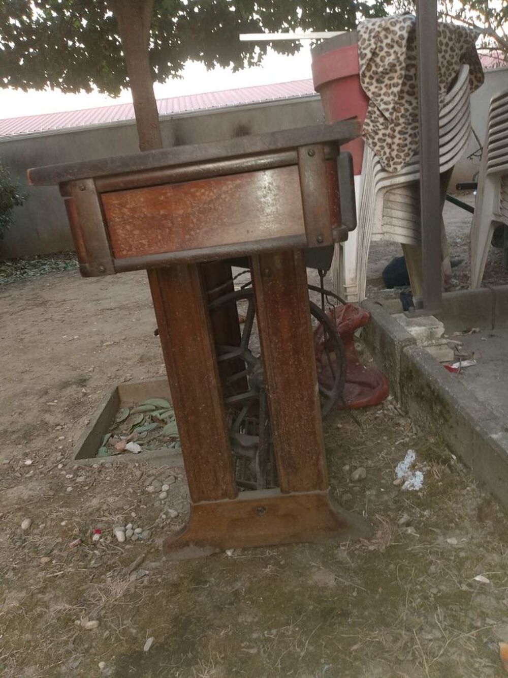 Ancienne machine &agrave; coudre 