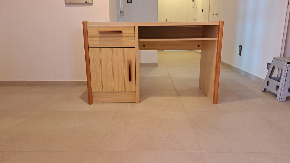 Bureau avec vitre de protection Meubles