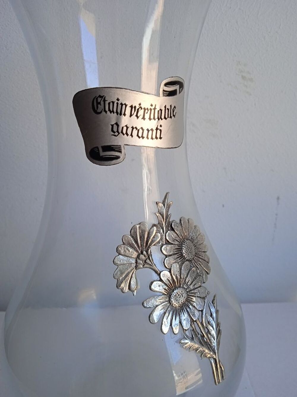 Vase avec motif en Etain Décoration