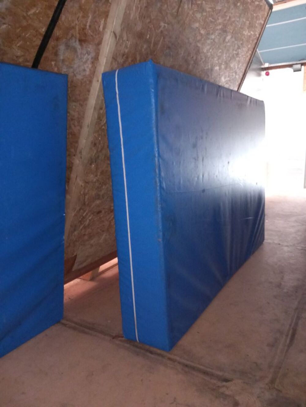 Gros tapis de gym. Matelas de r&eacute;ception Sports