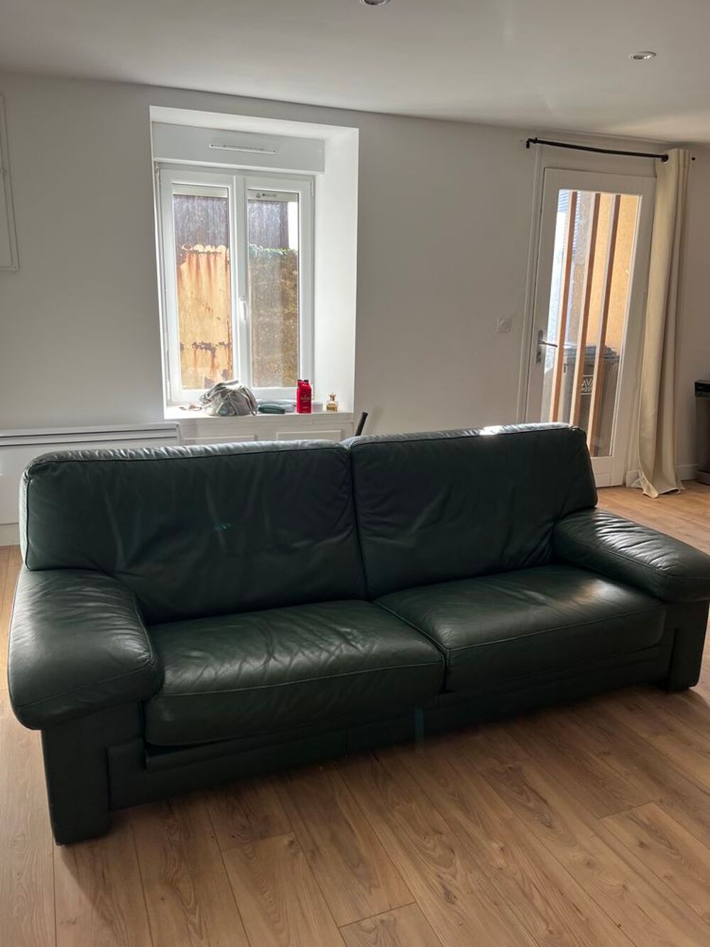 Canap&eacute; en cuir bon &eacute;tat 220 cm Meubles