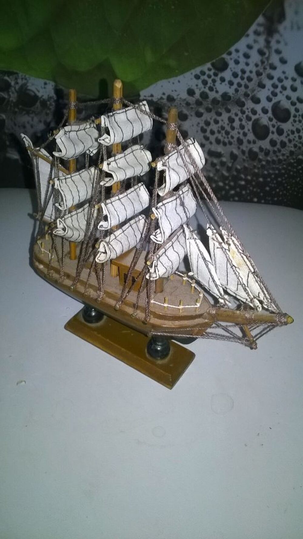 Maquette Bateau
3 Mats
16 cm de long
16 cm de haut
Décoration