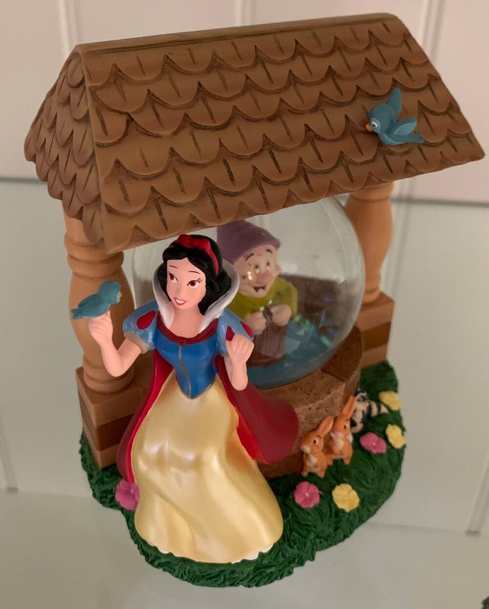 SNOW GLOBE " DISNEYLAND " BLANCHE NEIGE ET LE PUIT 