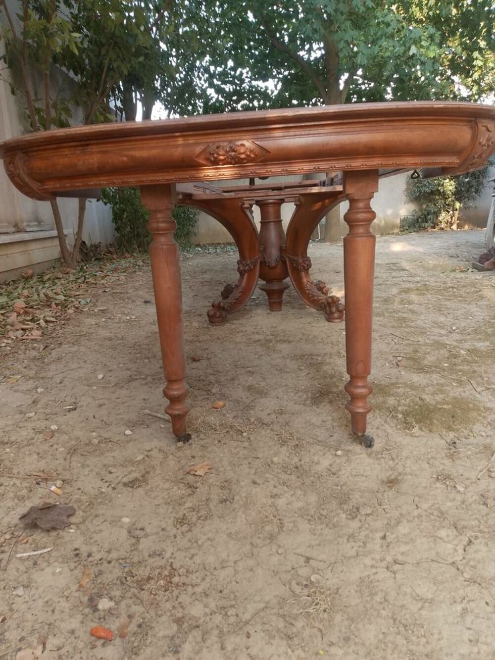 Tr&egrave;s grande table familiale Meubles