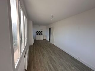  Maison � vendre 8 pi�ces 207 m� Montlu�on