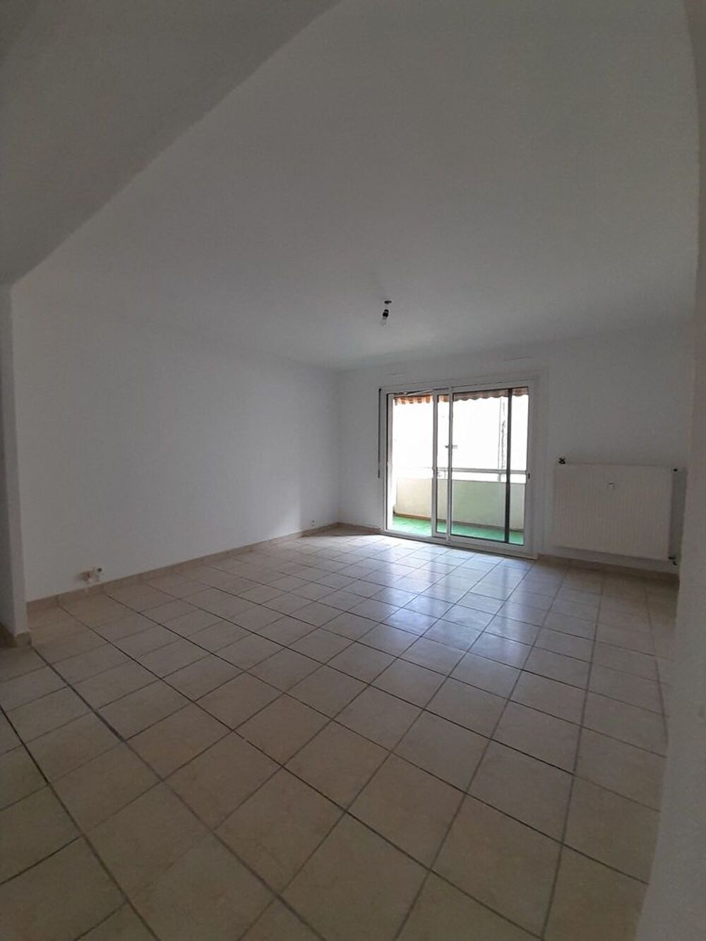 Vente Appartement GRAND T3 LUMINEUX ET TRAVERSANT Valence