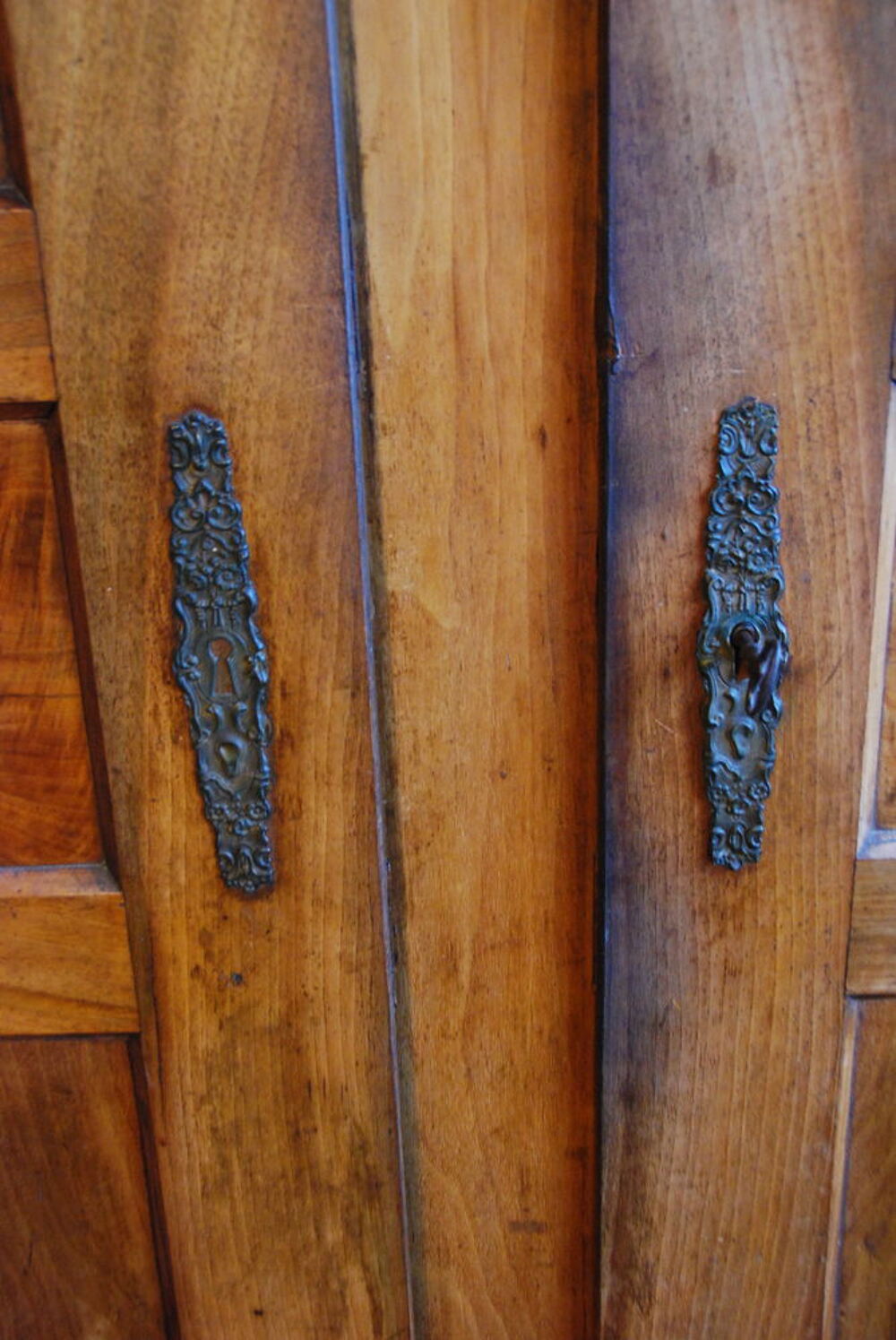 armoire ancienne en noyer Meubles