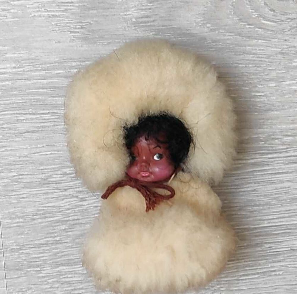Artisanat, petites poup&eacute;es inuit 