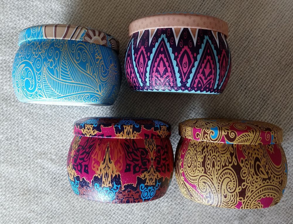 4 petites bo&icirc;tes rondes Chaussures