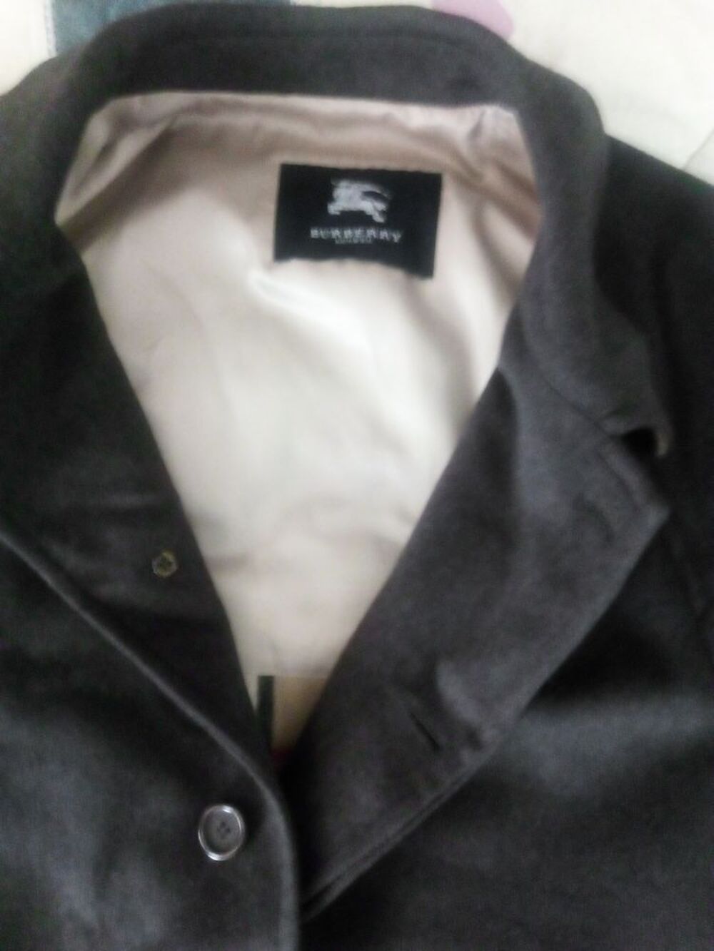 manteau Burberry neuf 100%laine valeur 1970 .c&egrave;de 800 Vêtements