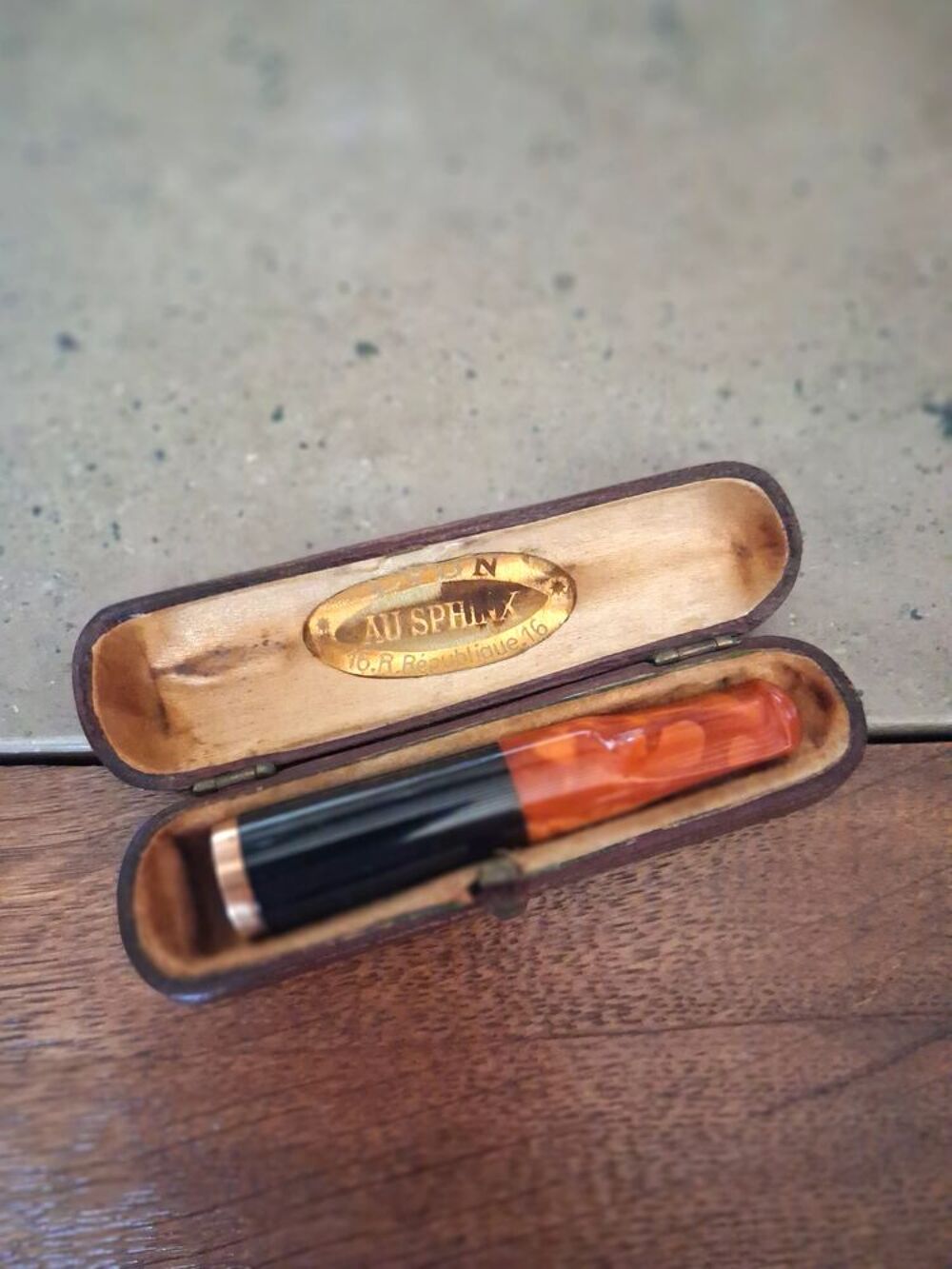 Fume-cigare vintage or, bak&eacute;lite et ambre 