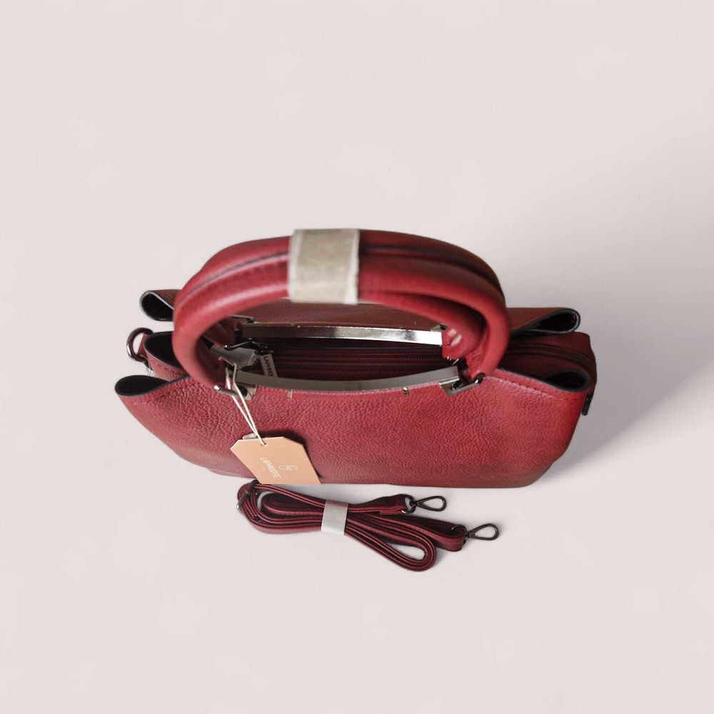 sac &agrave; main neuf Vêtements