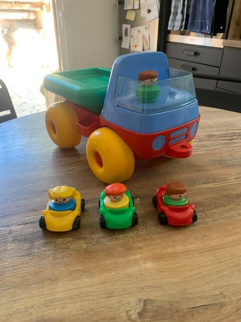 Jouet  Camion + 3 voitures avec 4 personnages Saleilles (66)