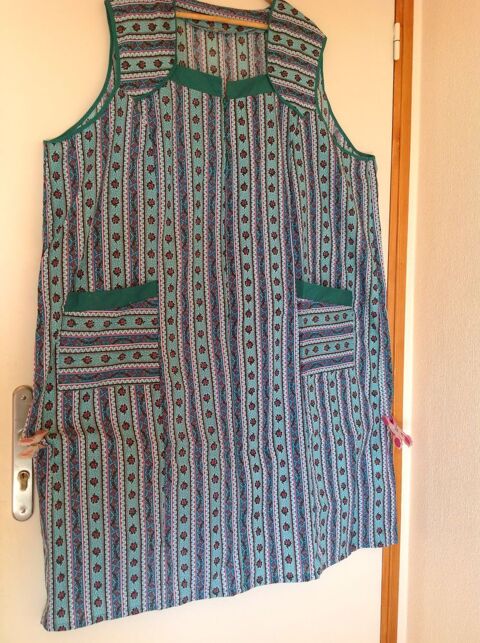 TABLIER BLEU CIEL A? RAYURES ET FLEURS GRANDE TAILLE 12 Tr�gunc (29)