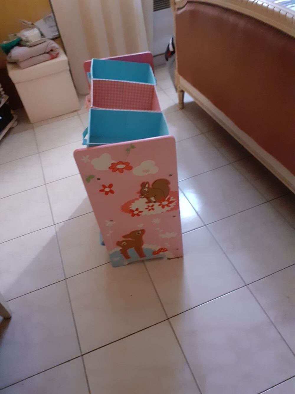 Meuble de rangement enfants. Mobilier enfants