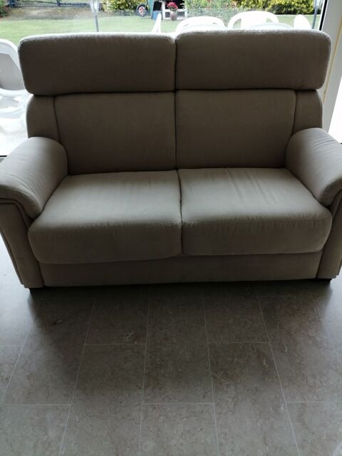 2 CANAPES ET UN POUF MICROFIBRE
0 Rozoy-sur-Serre (02)